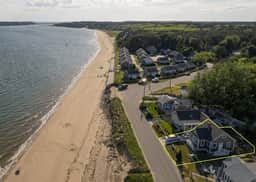 Sandy beach cottage on Wellfleet Bay - Image 2