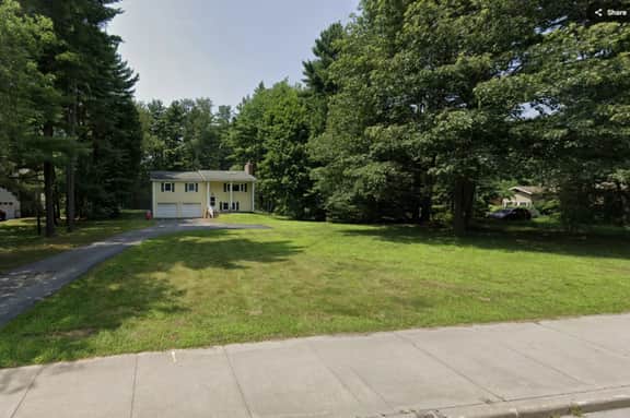 Sylvan Meadow | King Suite Escape in Williston - Image 2