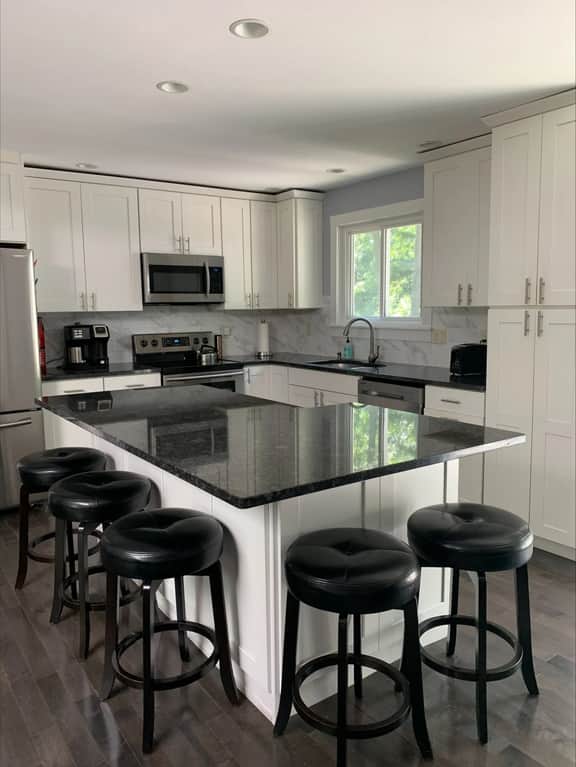 Sylvan Meadow | King Suite Escape in Williston - Image 4