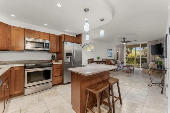 Luxury Condo at Kameole Beach - Image 1